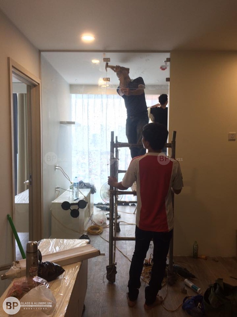 lắp cửa kính thủy lực nhà anh Chu Trường Trinh